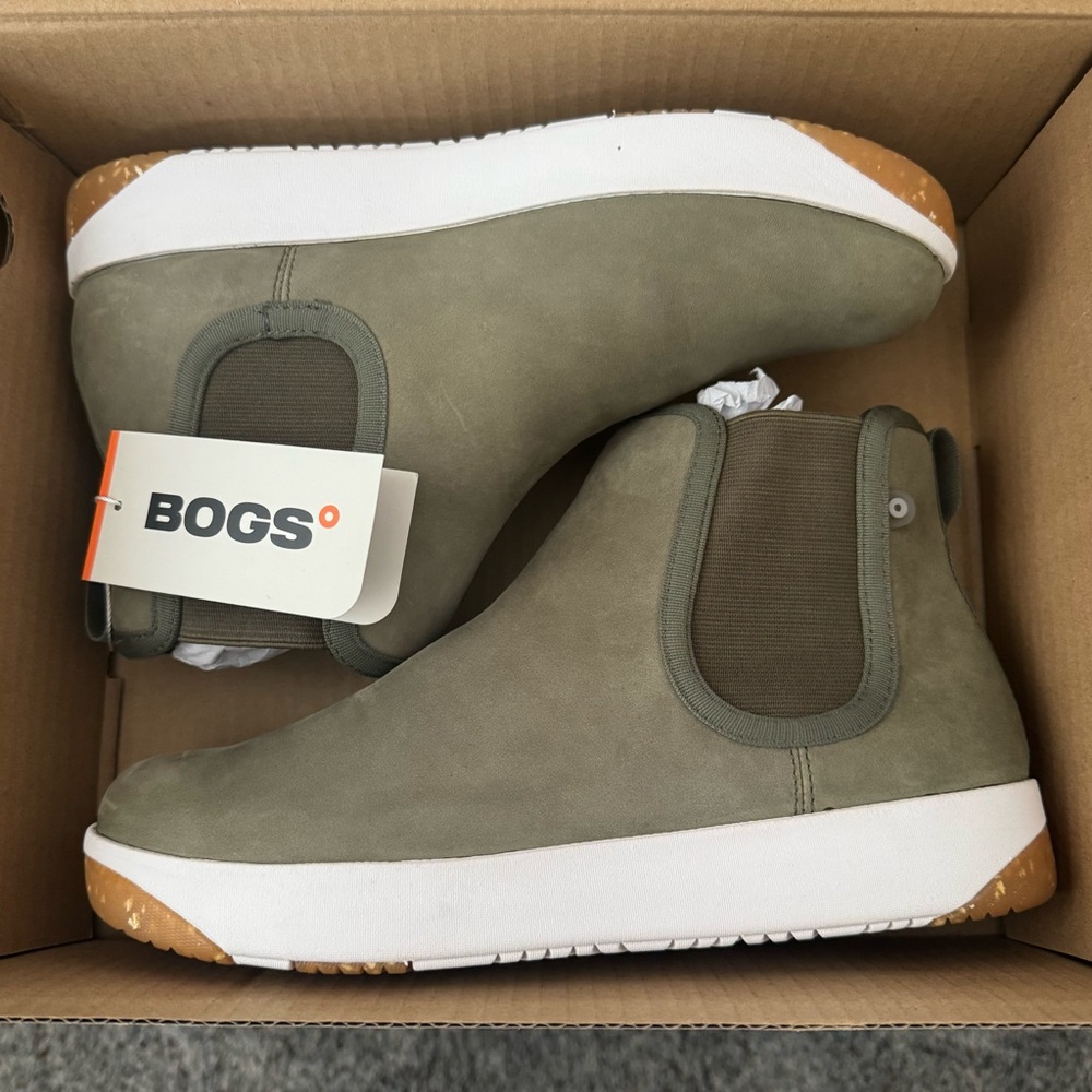 NWT Bogs Kicker Chelsea Boots